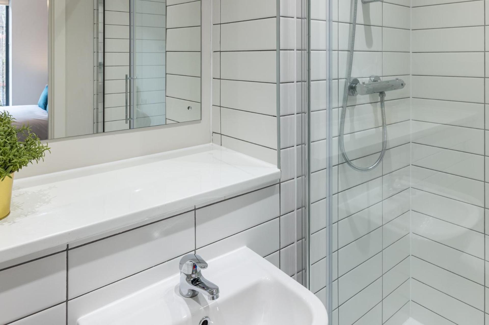 Host & - Richmond Place 102